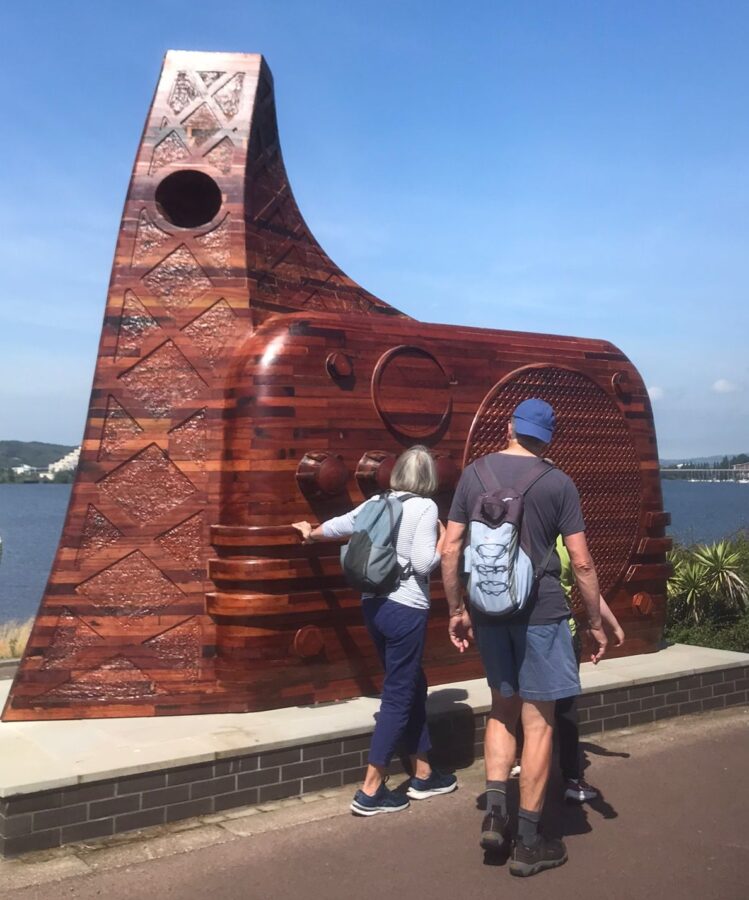 Two people looking at a Scul